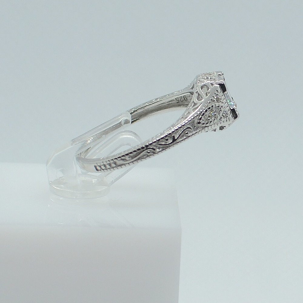 Antique .925 Sterling Silver Solitaire Ring - Picture 3 of 7